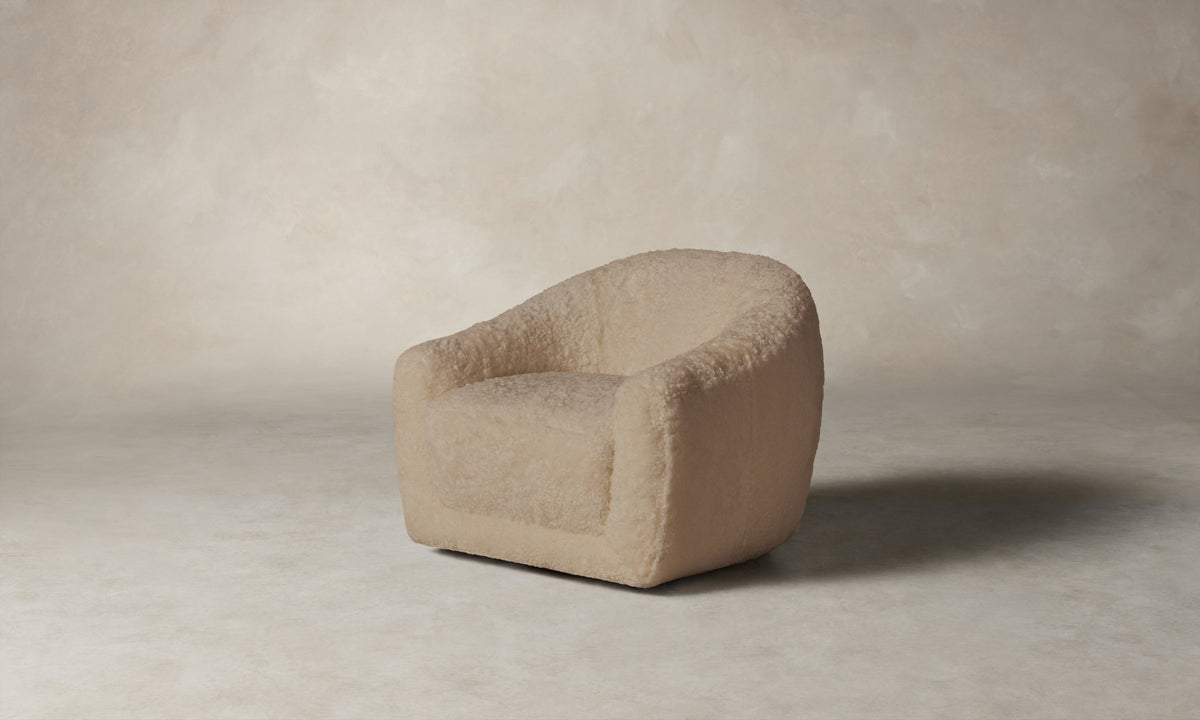 The Oliver Swivel Chair - Shearling Toffee