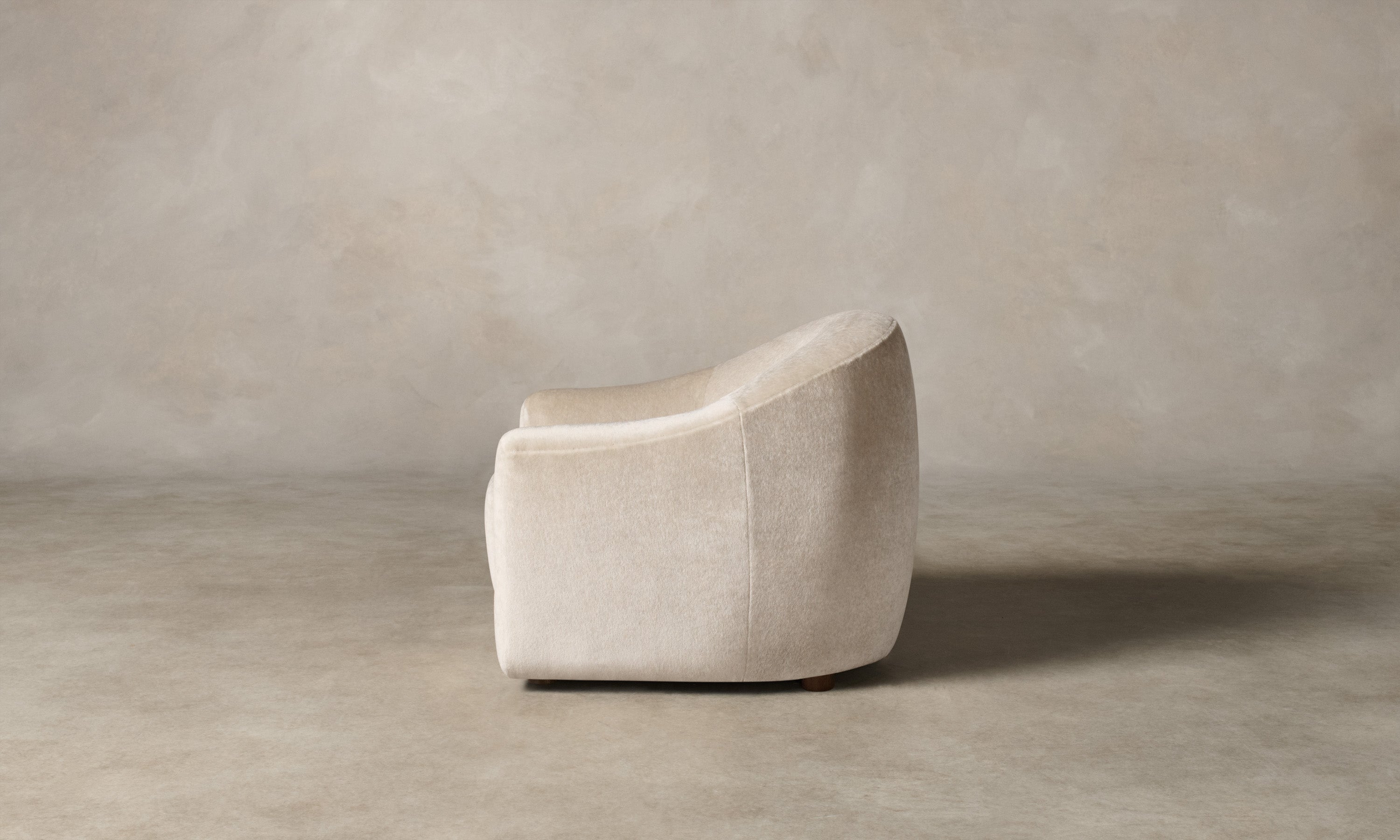 Oliver ブラウンロールチェア 250924_Oliver-Chair_Deep-Pile-