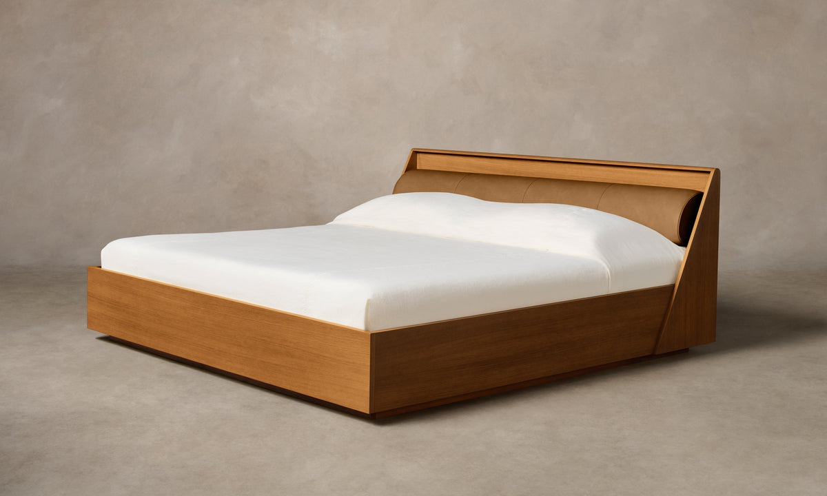 The Verne Bed - Nubuck Leather Saddle