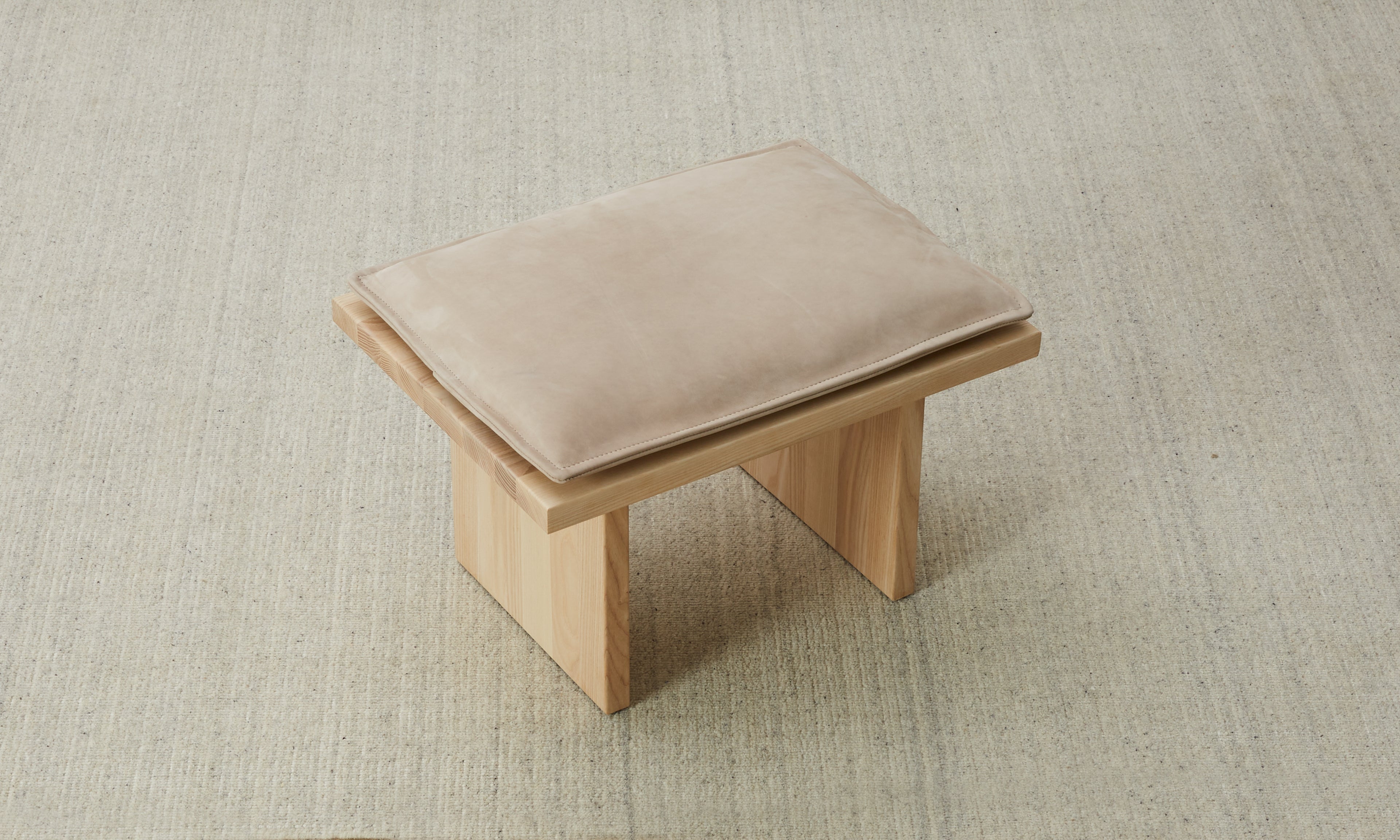 お歳暮・冬ギフト特集2024 Nubuck - Stool Reyes The Leather Home Maiden – Fawn スツール