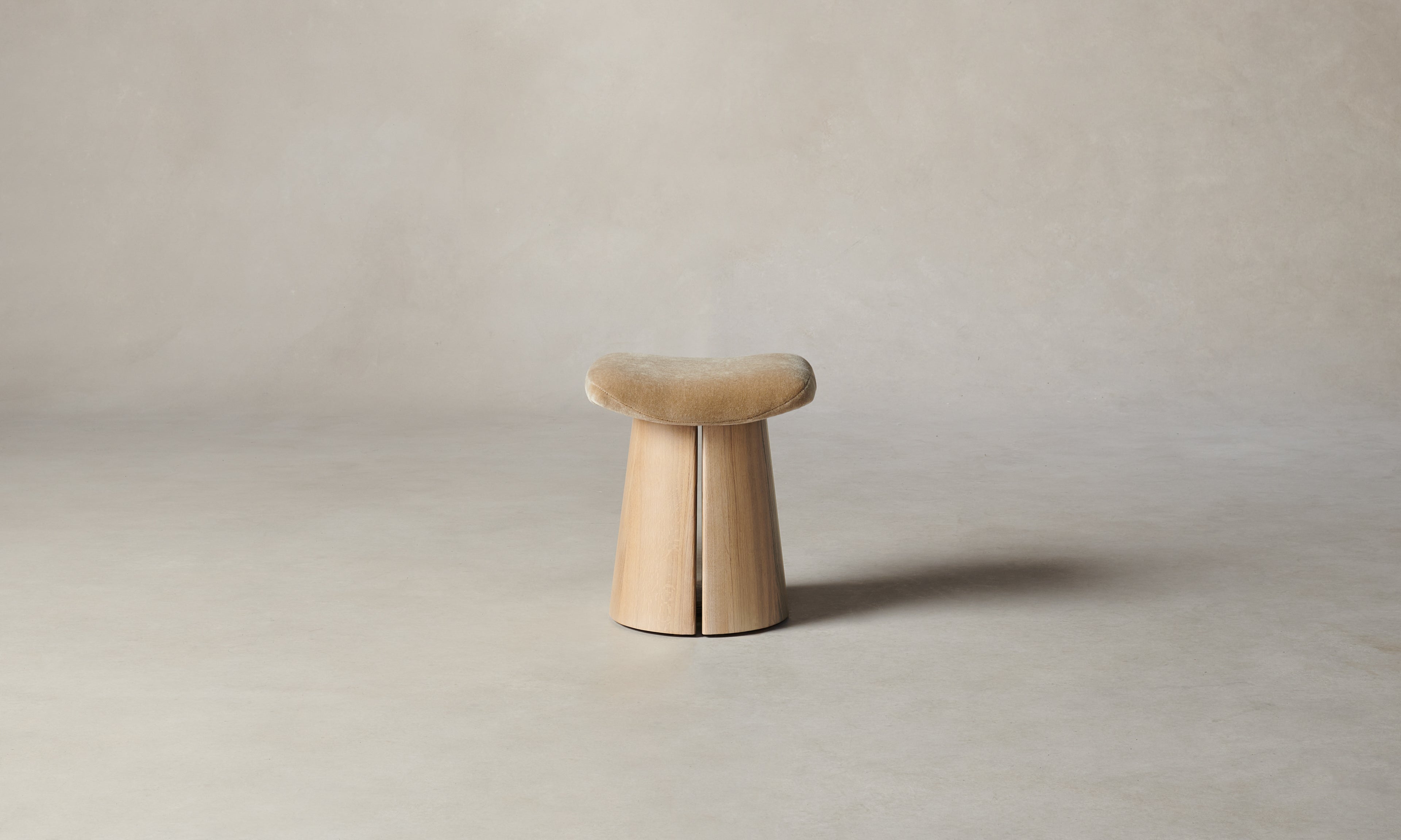 まいくACTUS SYMPHONY / アクタス　シンフォニー The Weston Stool - Mohair Almond – Maiden Home